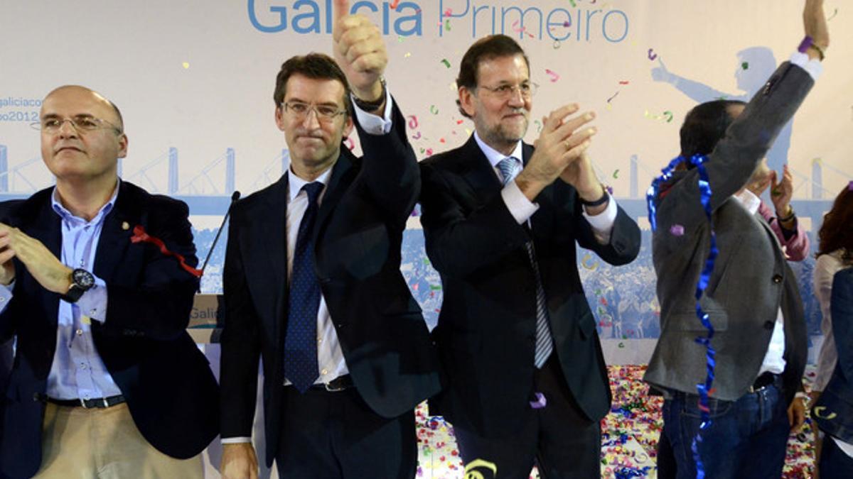 De izquierda a derecha, el presidente de la Diputación provincial de Ourense, Manuel Baltar; el presidente del PPdeG, Alberto Núñez Feijóo; el presidente del Gobierno, Mariano Rajoy, y el cabeza de lista del PP por Ourense, Jesús Vázquez.