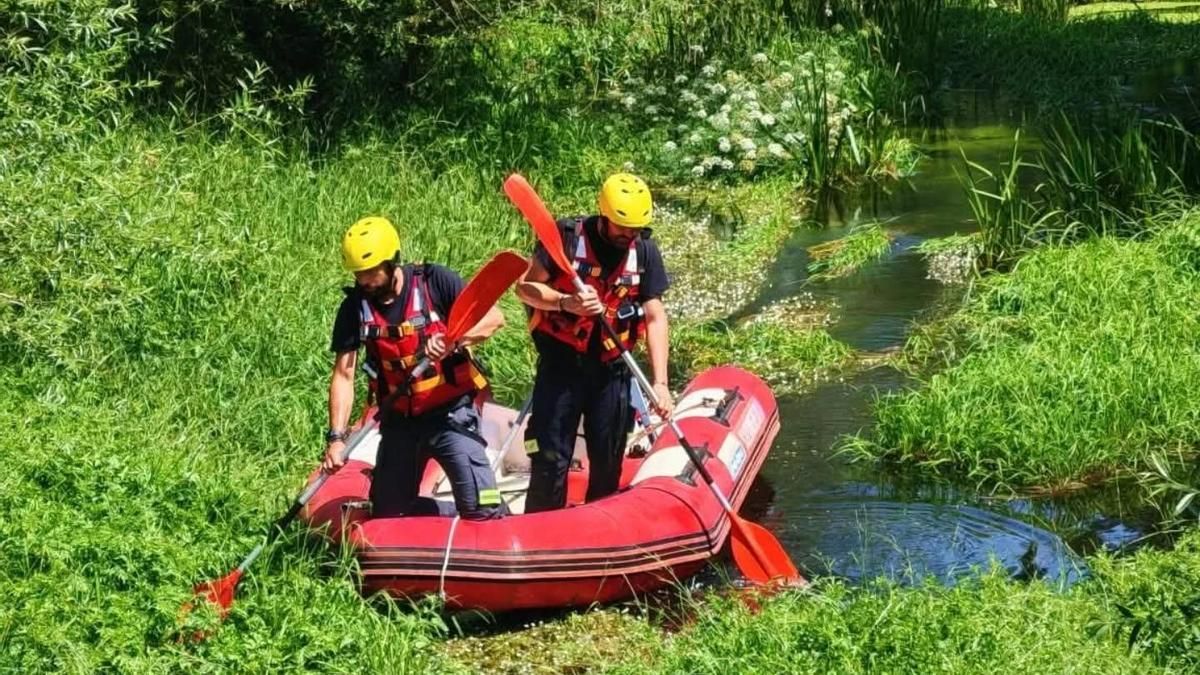 Los buzos GEAS de la Guardia Civil durante el operativo de búsqueda.