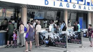 Las taquillas del Cinesa Diagonal por la tarde, en la primera jornada de la octava edición de la Fiesta del Cine.