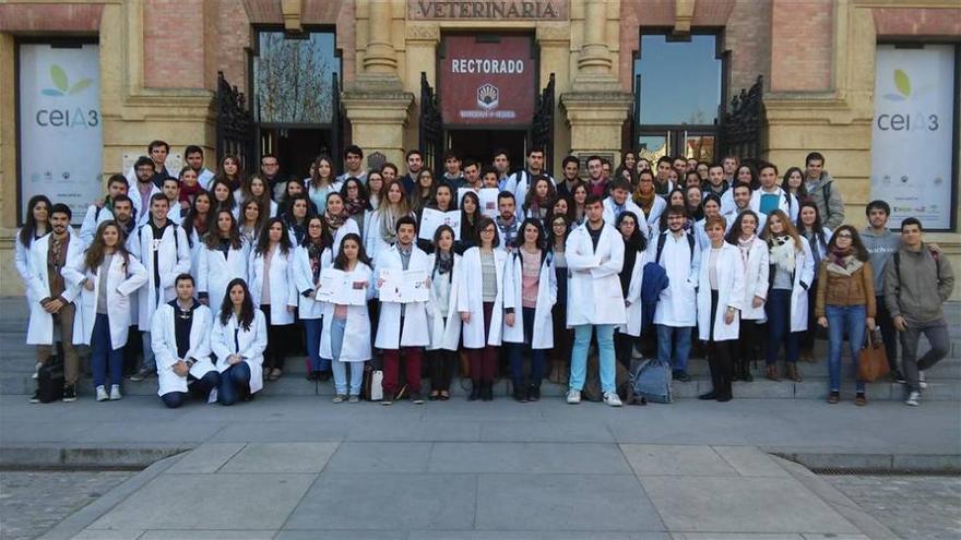 Protesta de alumnos de Medicina en el Rectorado