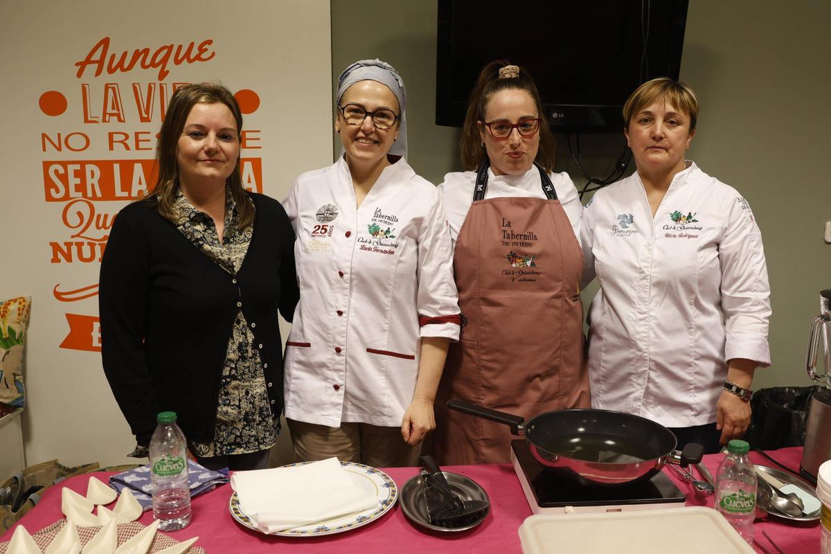 Por la izquierda; Alicia Suárez, Lucía Fernández, Cristina Rodríguez y Mirta Rodríguez antes de comenzar la muestra.