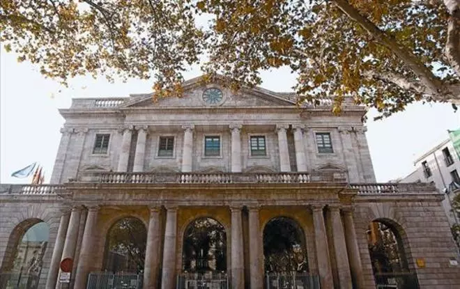 El Supremo deja en el aire las elecciones en la Cambra de Comerç