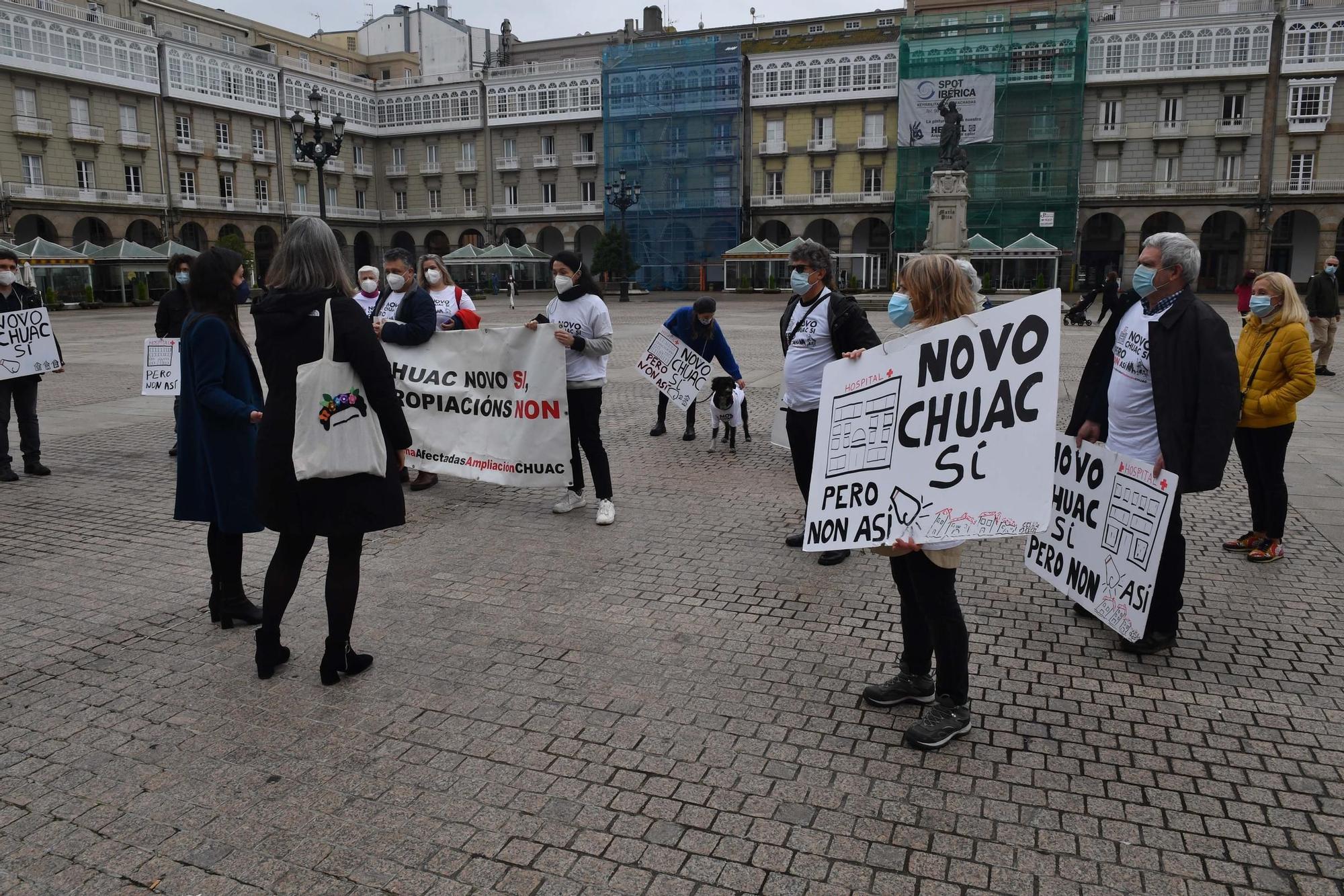 Protesta en María Pita de afectados por la ampliación del CHUAC
