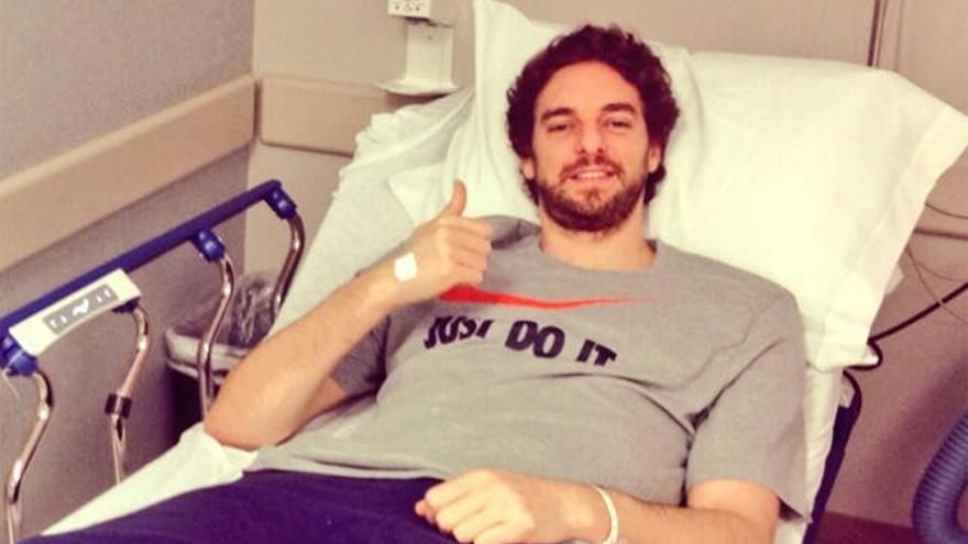 Pau Gasol, en su cama del hospital.