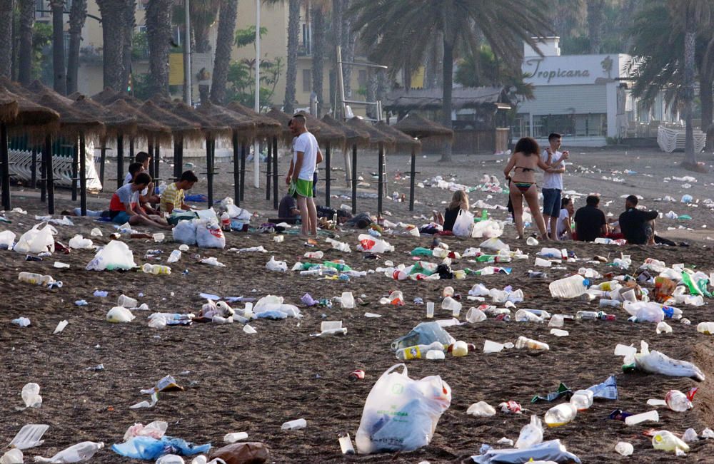 Así han quedado las playas después de la Noche de San Juan