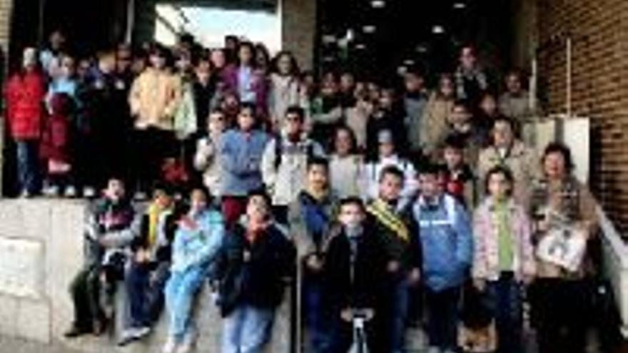 ALUMNOS DEL CRA AMBROZ VISITA LAS INSTALACIONES DE EL PERIODICO