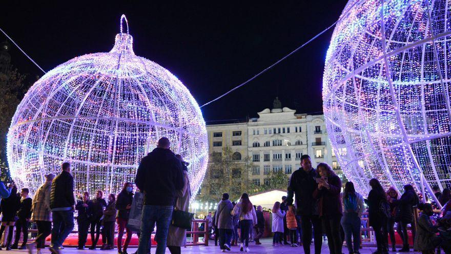 Iluminación navideña del año pasado en la plaza del Ayuntamiento de València