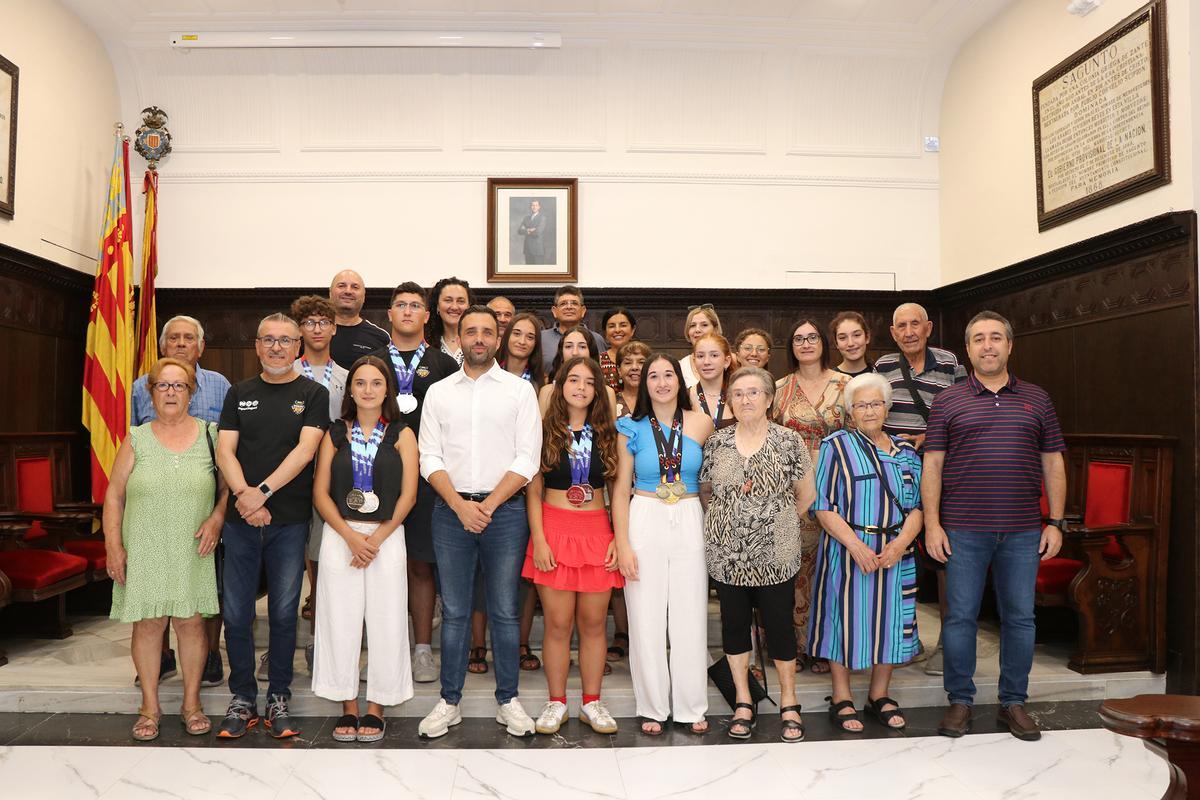 Recepción en el salón de plenos del Ayuntamiento de Sagunt.