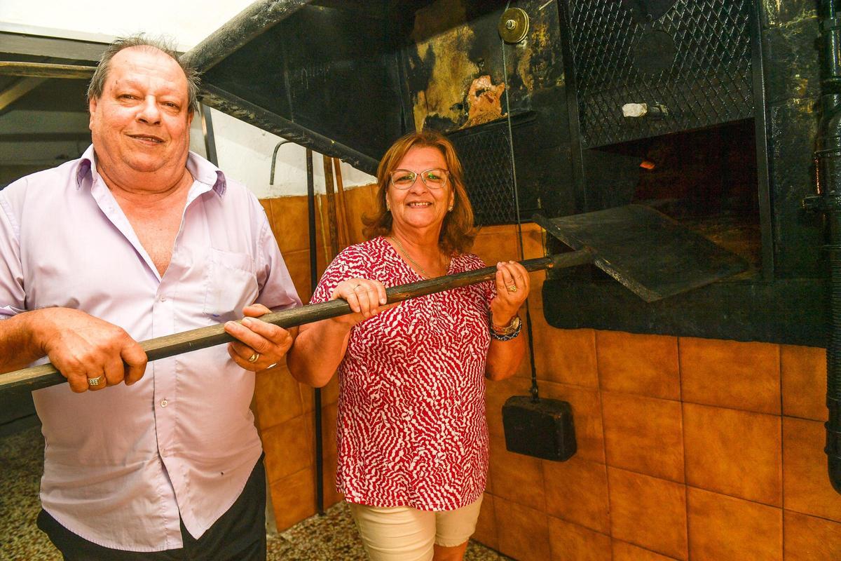 Antonio Vicente, panadero de Fataga, se jubila