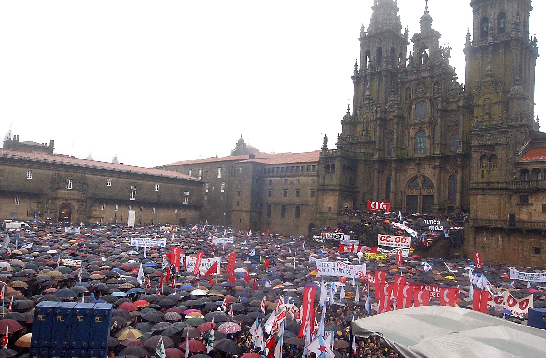Manifestación por el vertido del Prestige en Compostela en 2002