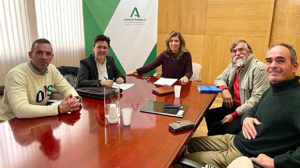 Asistentes a la reunión con la delegada de Salud de la Junta en Córdoba