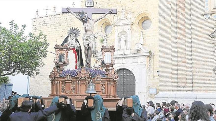 Las cofradías cierran una Semana Santa marcada por su ambiente primaveral