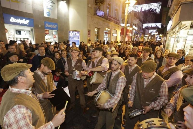 Fotogalería de pasacalles y navidad en los patios