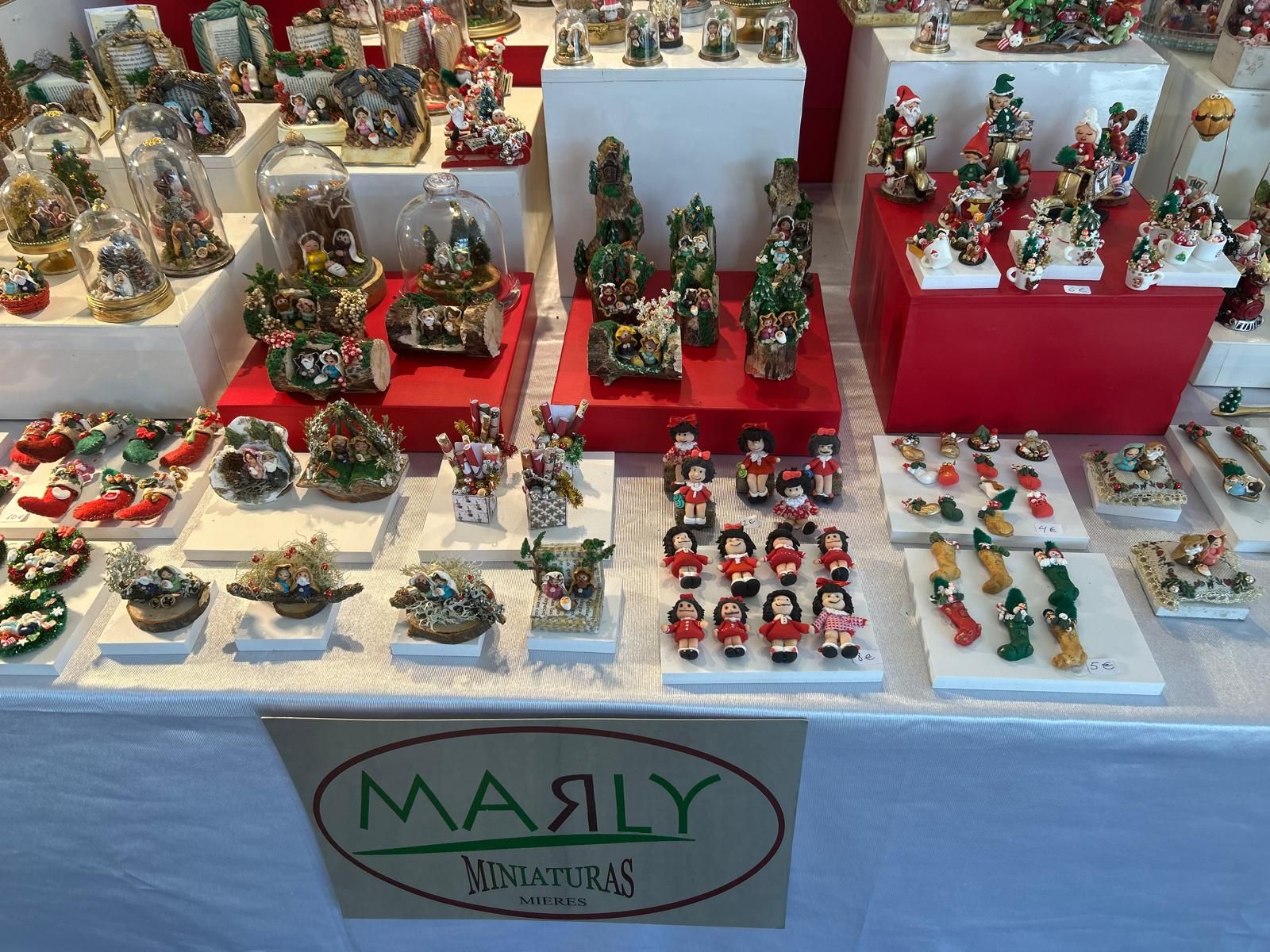 Feria de miniaturas de casas de muñecas en Pola de Siero