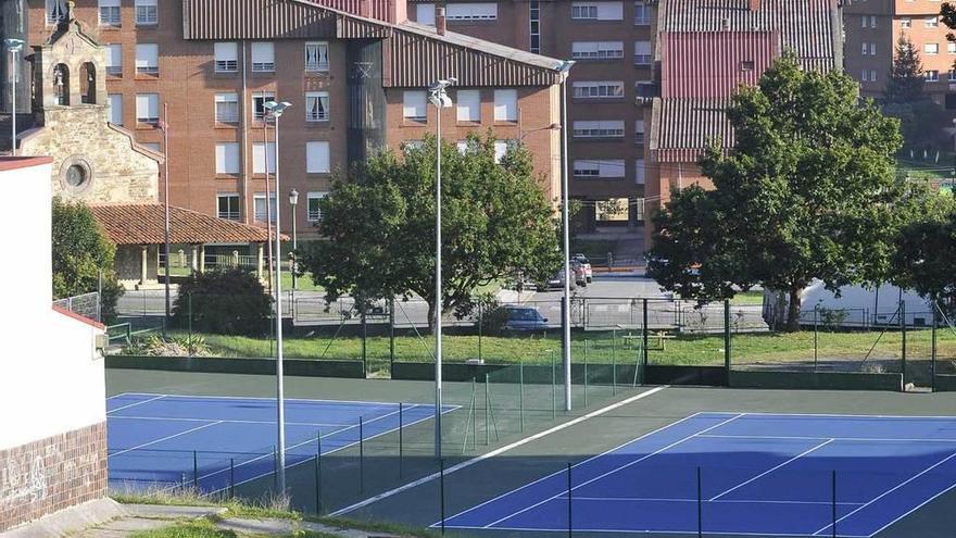 Las pistas de tenis, ya arregladas.