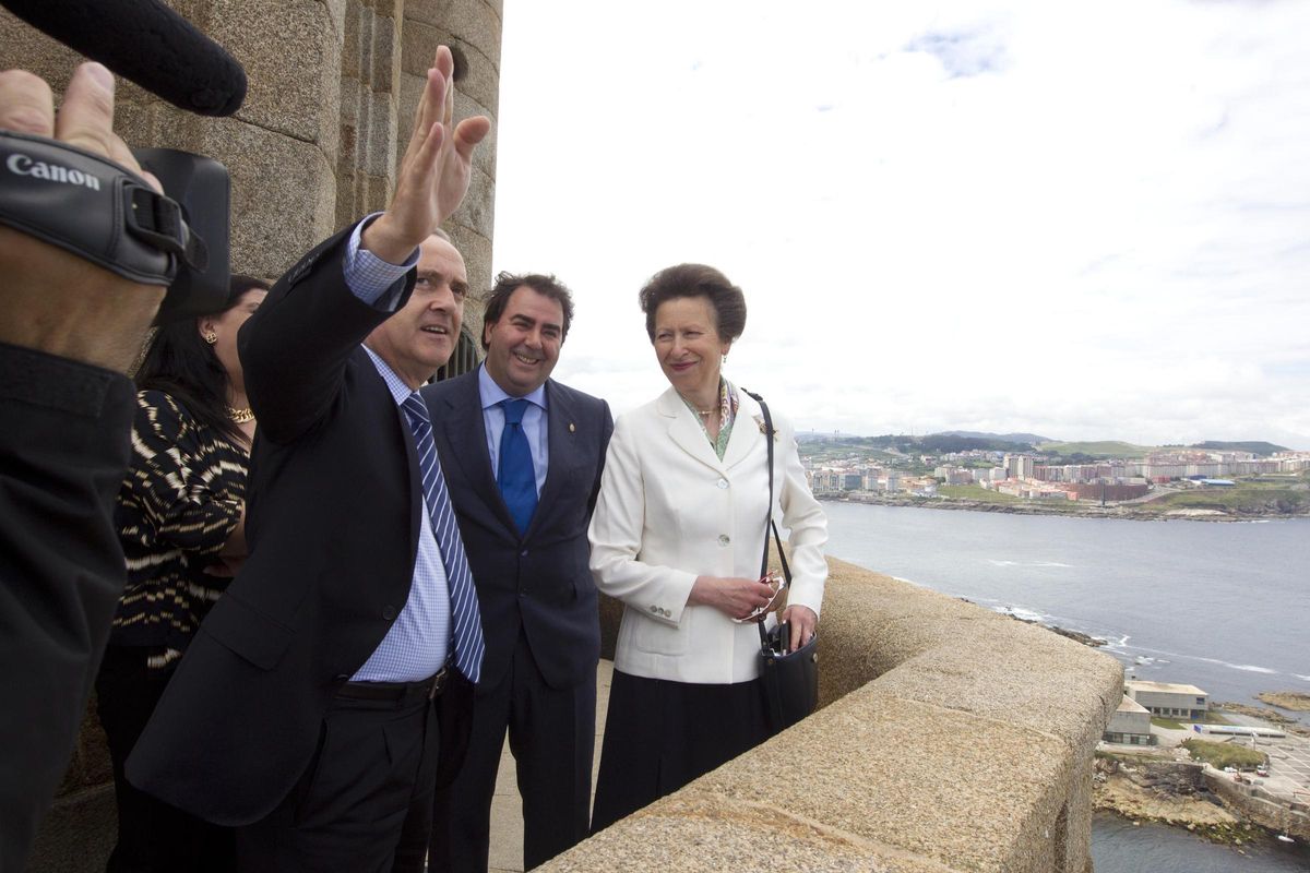 Visita de Ana de Inglaterra a la Torre de Hércules en 2014