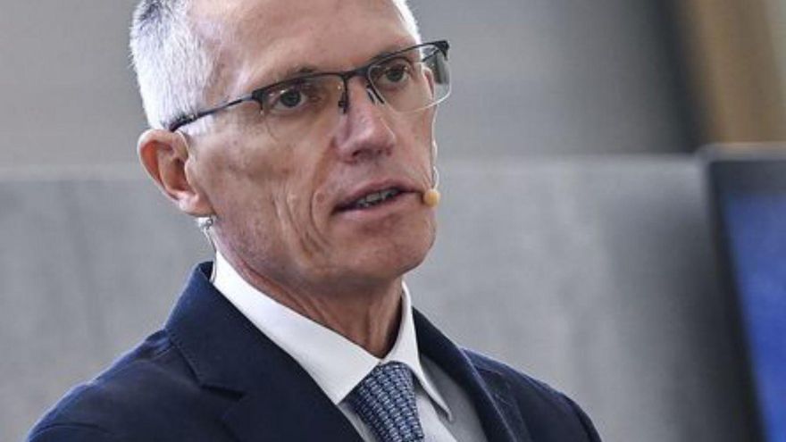 Stellantis se desploma en Bolsa tras dimitir Tavares