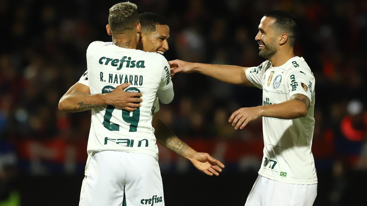 Los jugadores del Palmeiras celebran un gol.