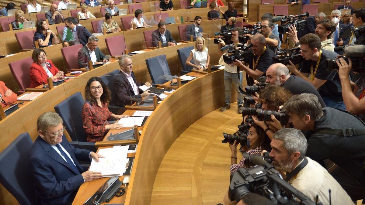 Puig, Mas e Illueca, en la bancada del Gobierno, durante el debate de política general en las Cortes Valencianas.