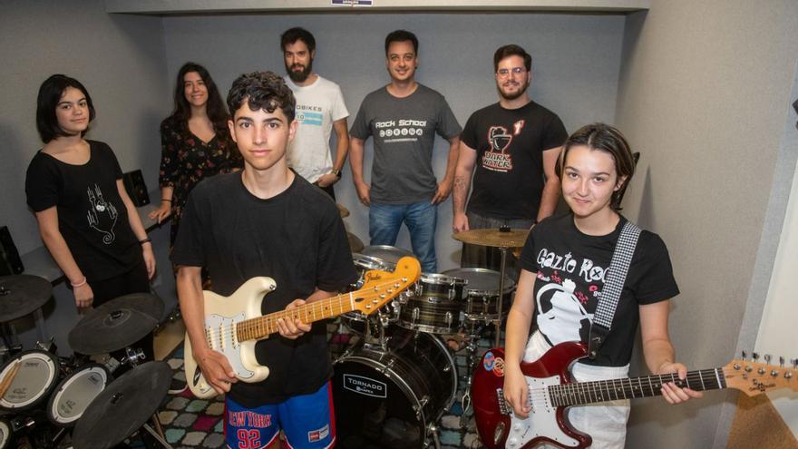 Alumnos y profesores de la Rock School de A Coruña.  | // ARCAY/ROLLER AGENCIA