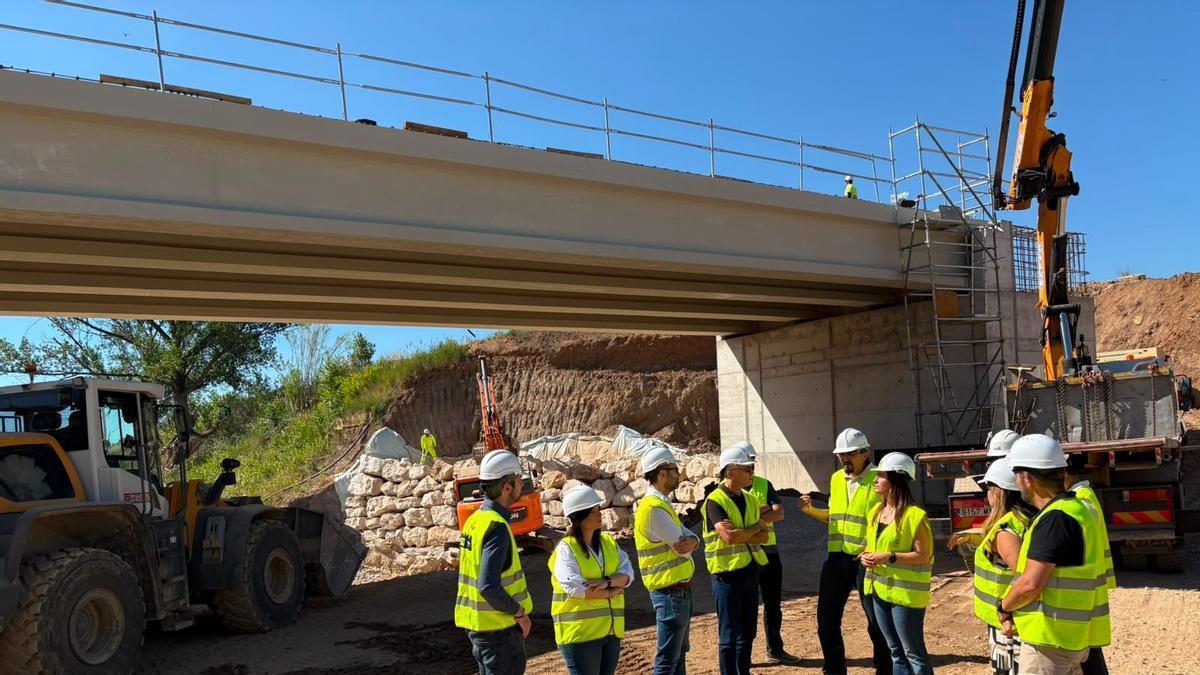 La comisionada Zulima Pérez visita las obras de San Antonio de Requena.