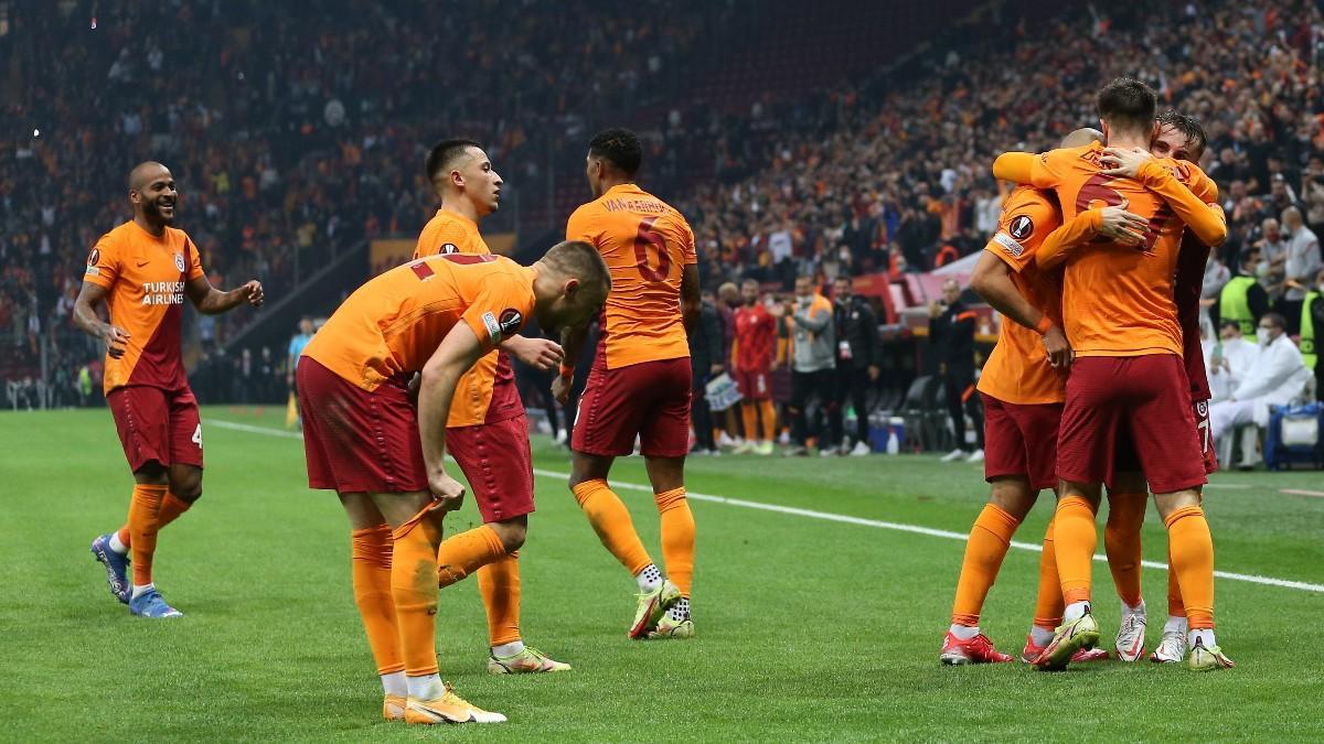 Los jugadores del Galatasaray, celebrando un gol