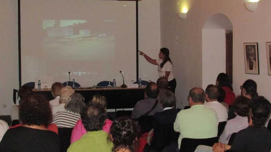 Varios de los asistentes a un coloquio anterior organizado por Tertulias en Llanes.