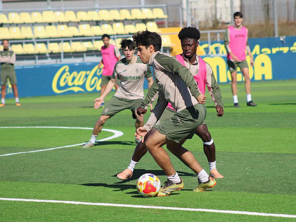Iker Delantado, delantero del Villarreal C en el entrenamiento de este pasado miércoles.