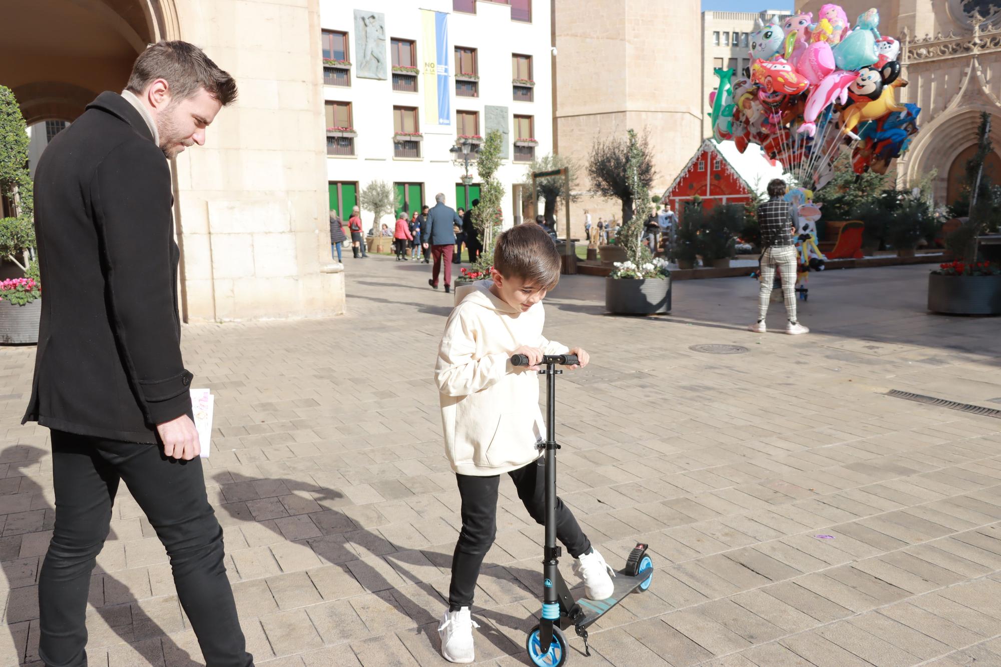 Los Reyes Mayos premian a los vecinos de Vila-real con cientos de regalos en este 2023