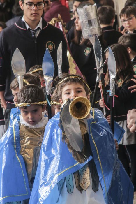 Los más pequeños celebran el Viernes de Dolores en Orihuela