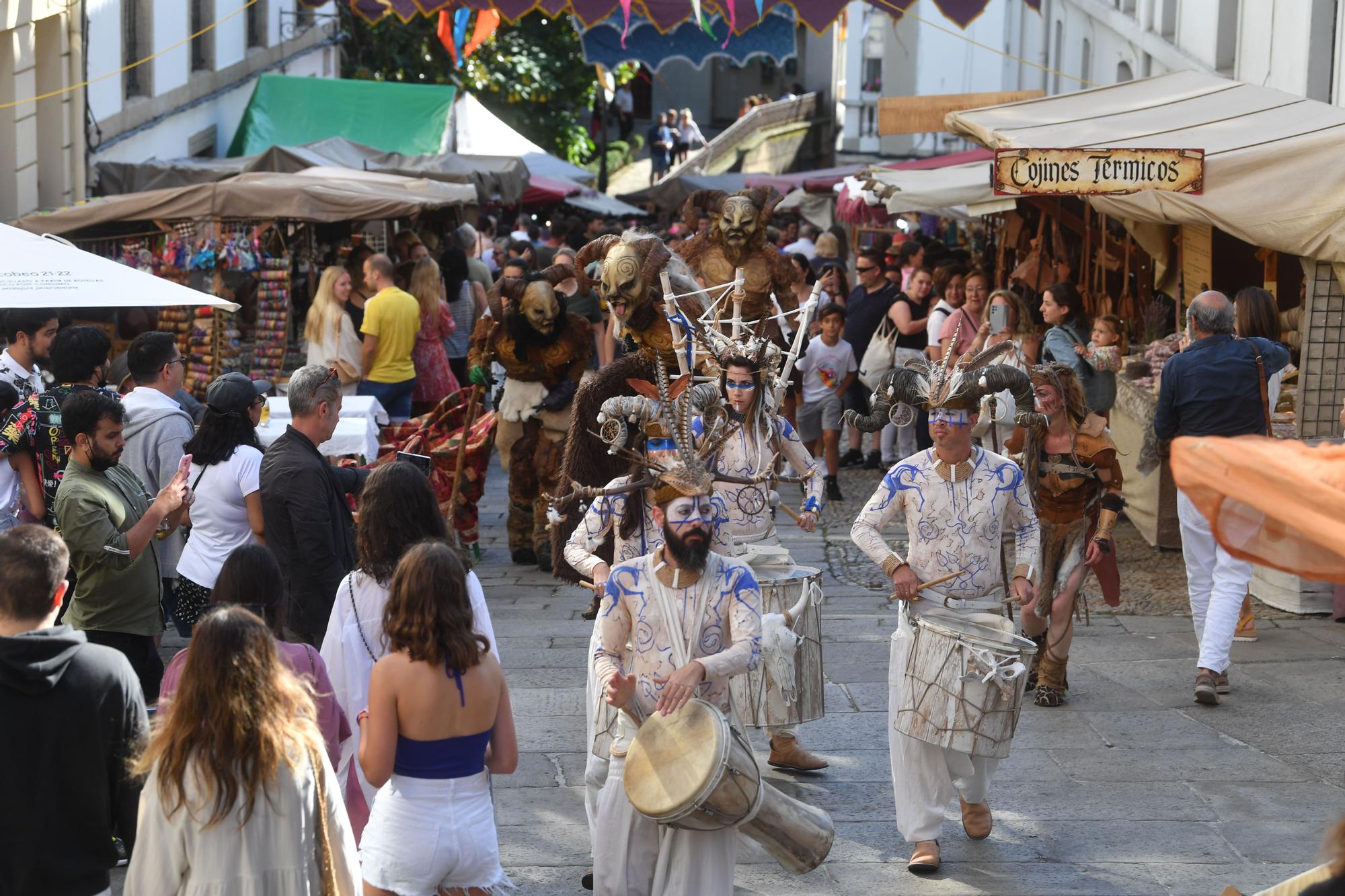 La Feira das Marabillas se despide de la Ciudad Vieja tras retomar la tradición medieval