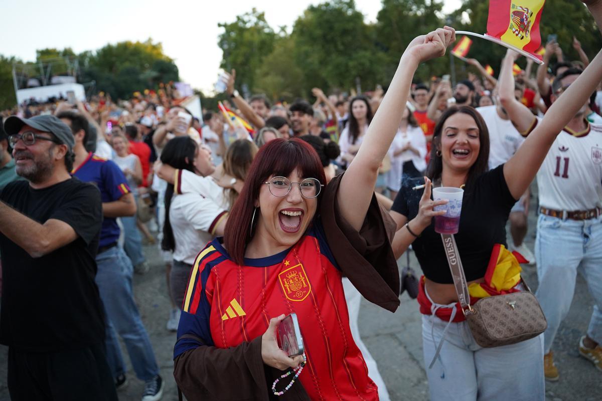 Así se vivió la semifinal entre España y Francia en la Plaza de España en imágenes Así se vivió la semifinal entre España y Francia en la Plaza de España en imágenes