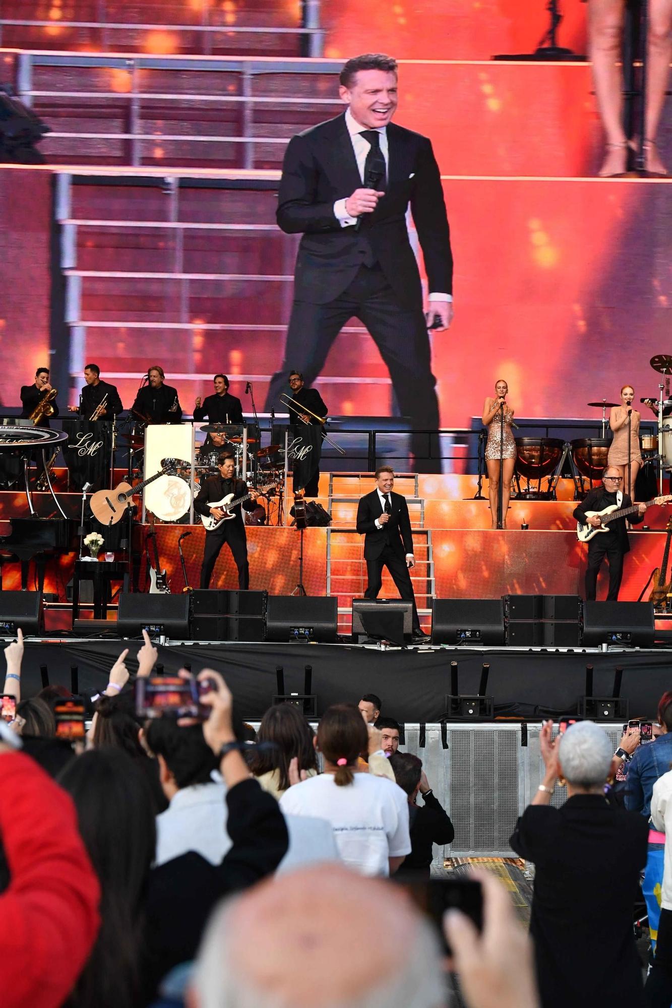 Luis Miguel alarga su leyenda en A Coruña