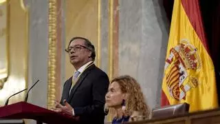 Los reyes reciben con honores al presidente de Colombia en el Palacio Real