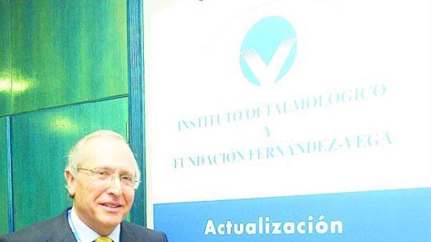 Fdez-Vega: «El 90% de los daños en la córnea puede resolverse»