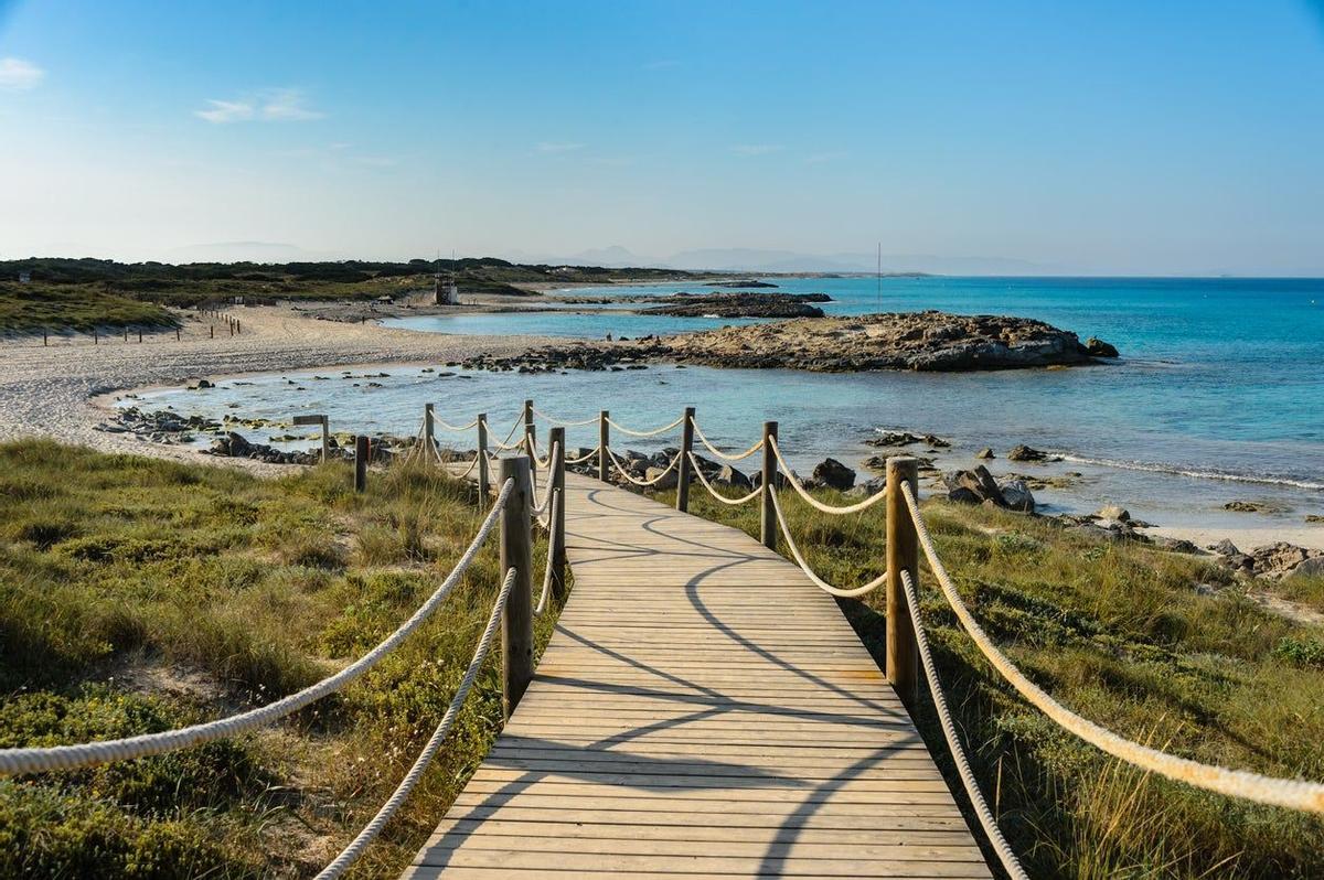 Formentera, paseo frente al mar