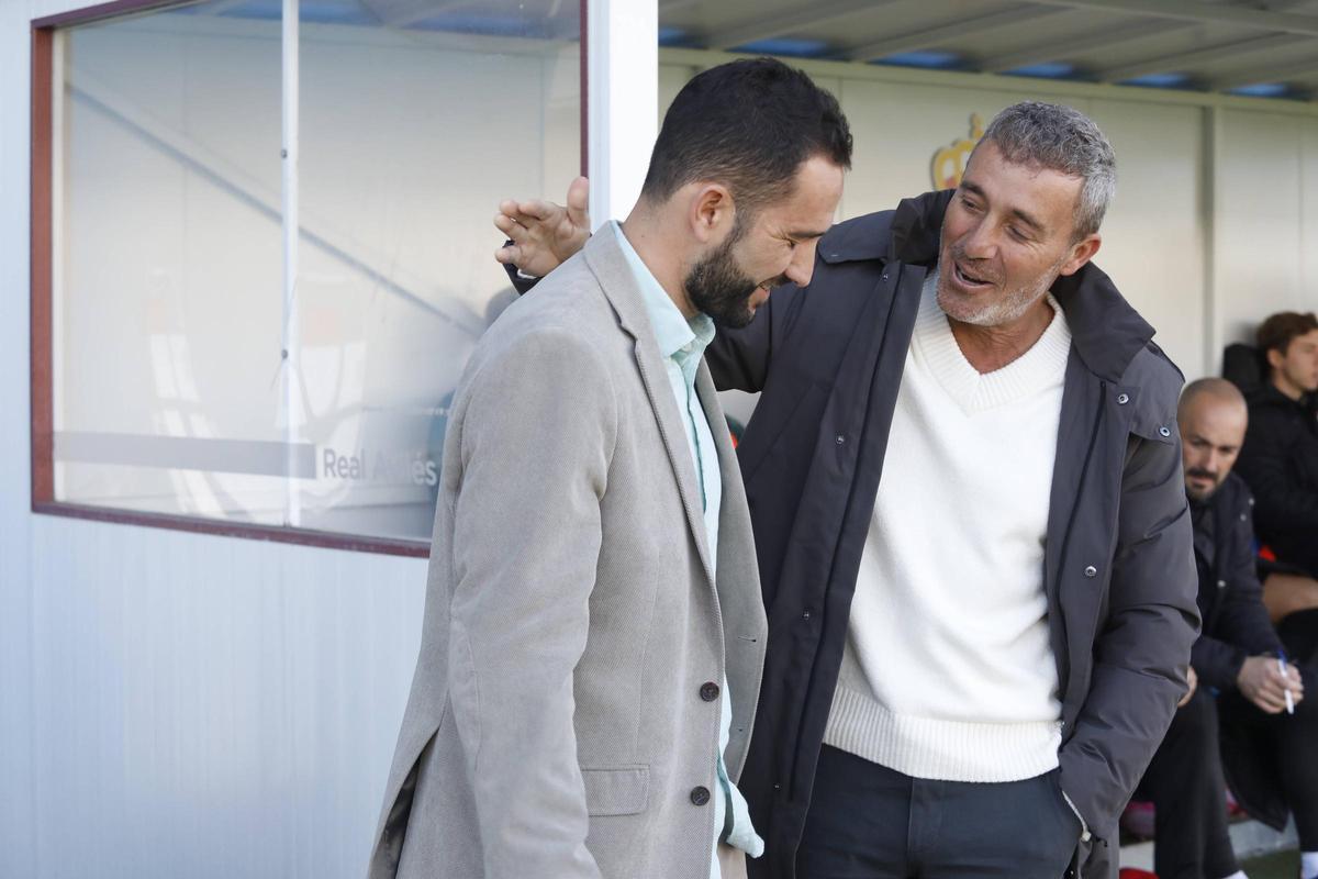 Dani Vidal saluda a Óscar Cano