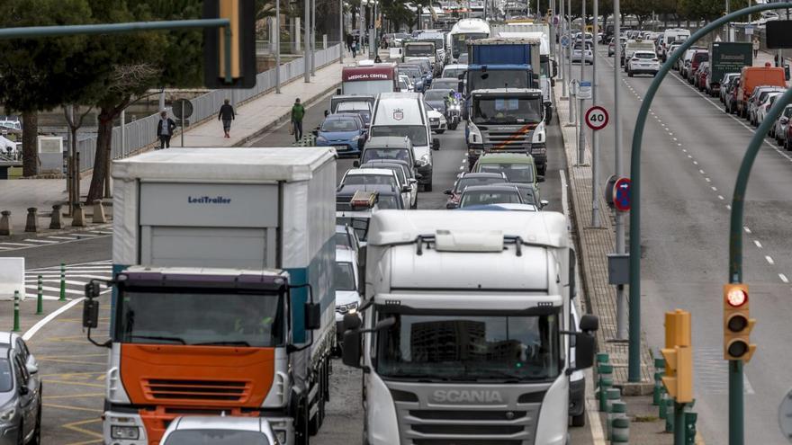 Govern y sindicatos tratan de canalizar el descontento social por la escalada de precios