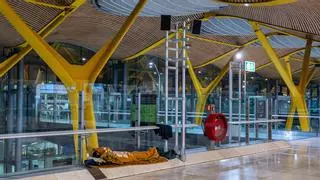 Pablo, el capellán de Barajas: "El aeropuerto ofrece condiciones que la calle no da"