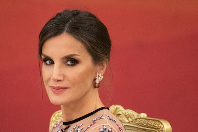 Primer plano de Letizia Ortiz durante la cena de gala en Corea