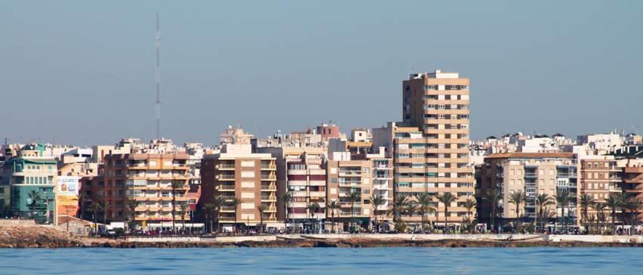 Torrevieja consume 9,1 hectómetros de agua potable al año que se suministra a 123.000 clientes.