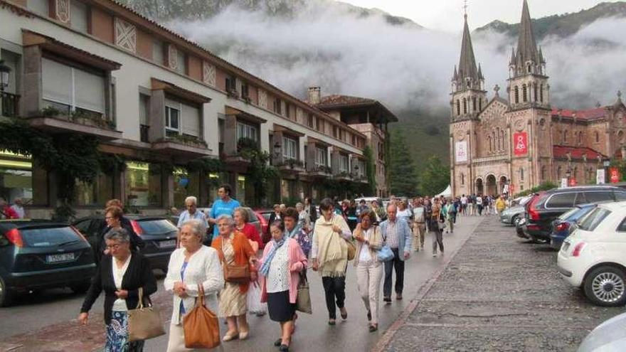 La lluvia impide la procesión en Covadonga