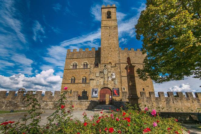 Castillo de los Conti Guidi, Le Vie di Dante