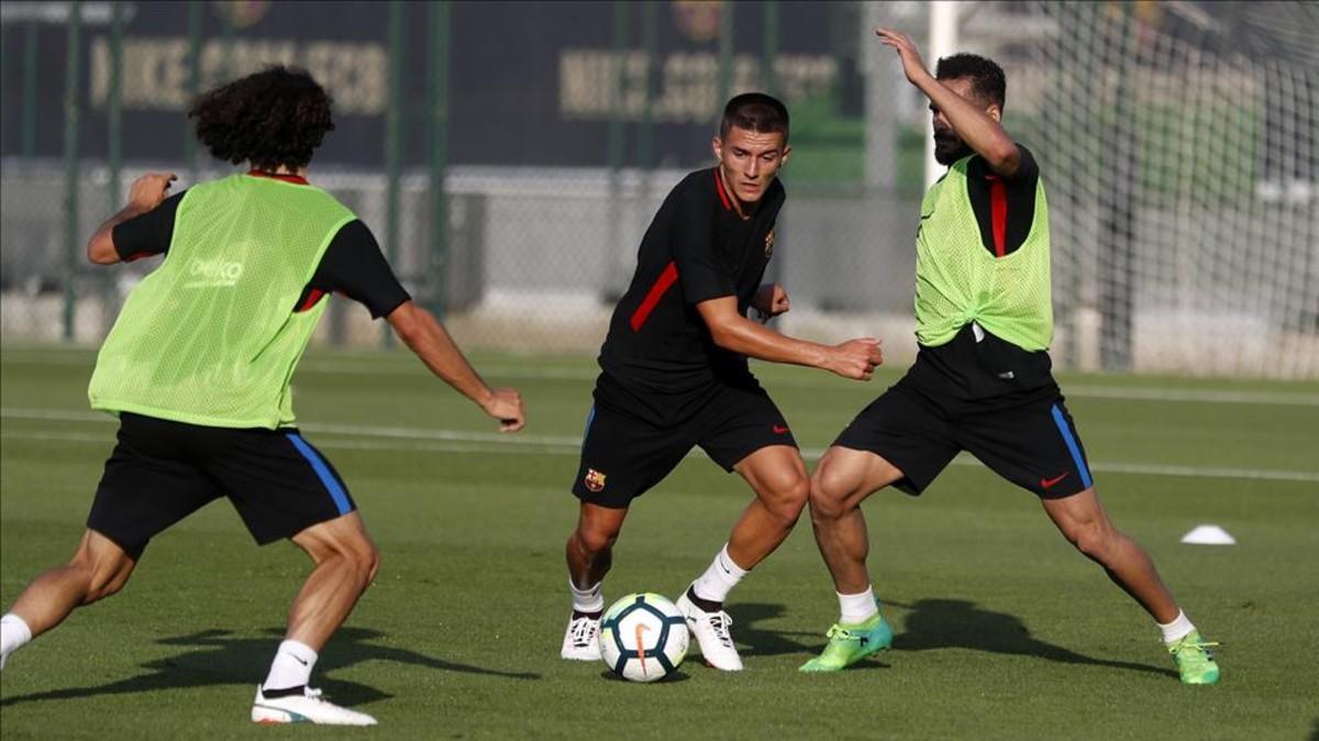 Sergi Palencia se entrena con el grupo después de dos meses y medio de lesión