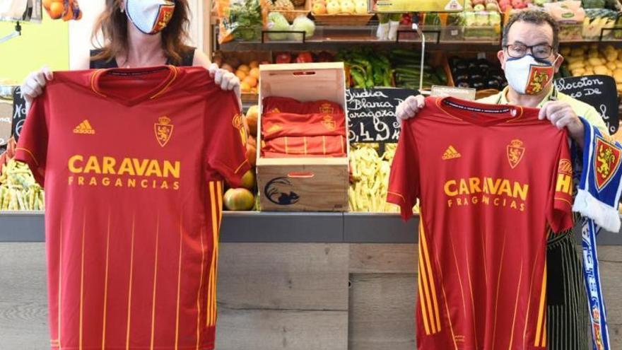 El Real Zaragoza desvela la camiseta tomate