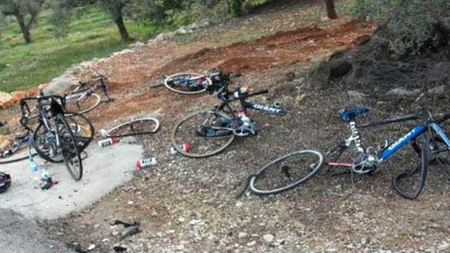 Estado en el que han quedado las bicicletas tras el accidente.