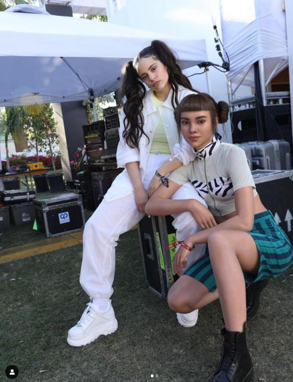 La influencer Miquela con Rosalía.