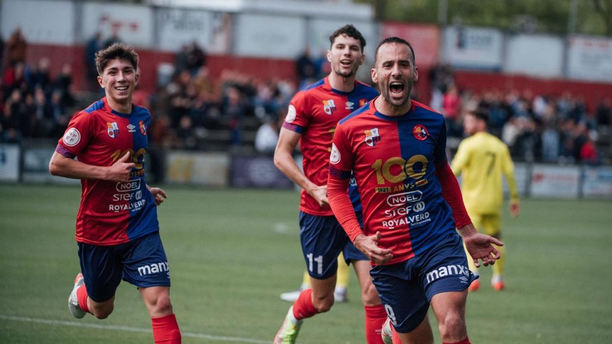 Sergi Arranz celebrant un gol aquesta temporada amb la UE Olot | UE OLOT