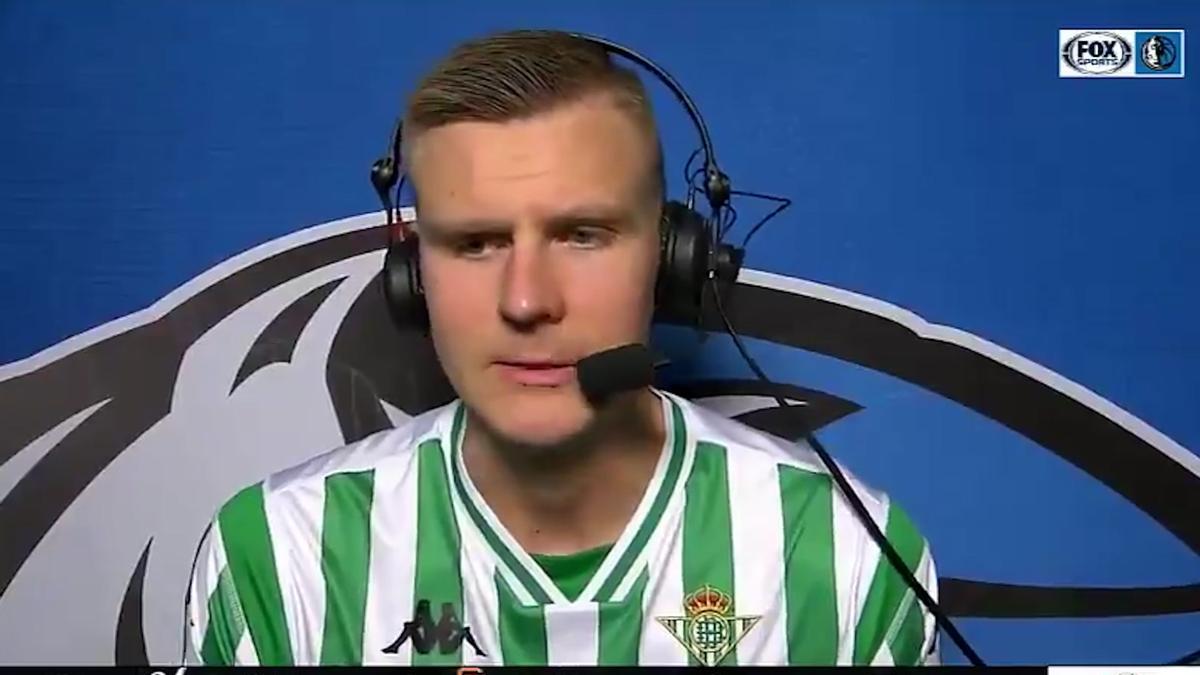 Porzingis, celebra su anillo de la NBA con la camiseta del Betis