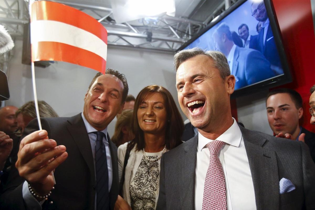 Presidential candidate Norbert Hofer (R) and head of the Austrian Freedom party Heinz-Christian Strache (L) react at the party headquarter in Vienna, Austria, April 24, 2016. REUTERS/Heinz-Peter Bader